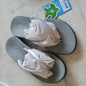 Olukai Ho'opio girls silver 1